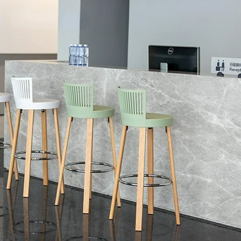 Nordic Creative Solid Wood Bar kėdės Virtuvės baras Stalas Baro kėdės su patogiu atlošu Metaliniai pedalai Dizainerio aukšta kėdė
